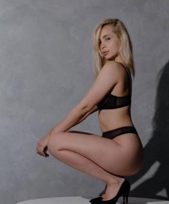 Искусная шатенка с обворожительной улыбкой предлагает незабываемое время вместе. Я открою для тебя новые грани удовольствия, готова исполнить все твои желания. Звони, не пожалеешь! 15786, 29 лет